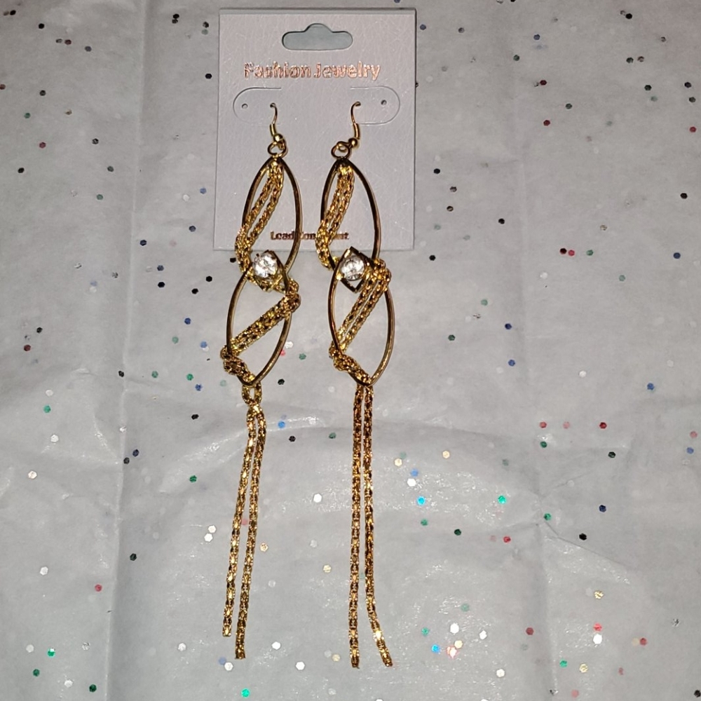 💎 Gold Dangling Earrings - Costume Jewelry